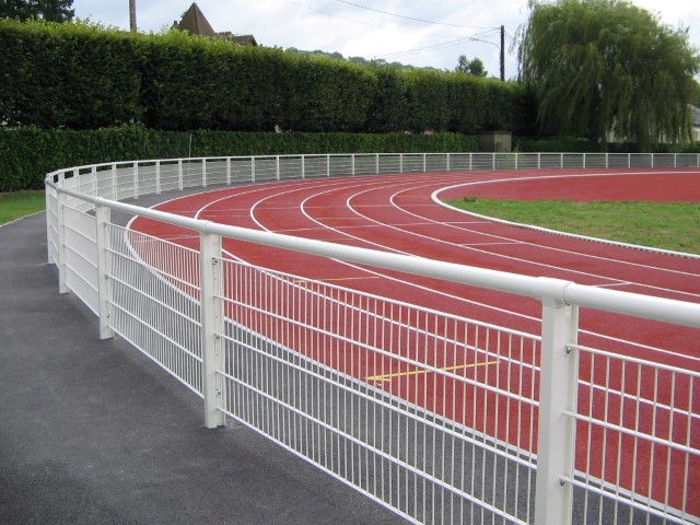 Main-courante et pare-ballons